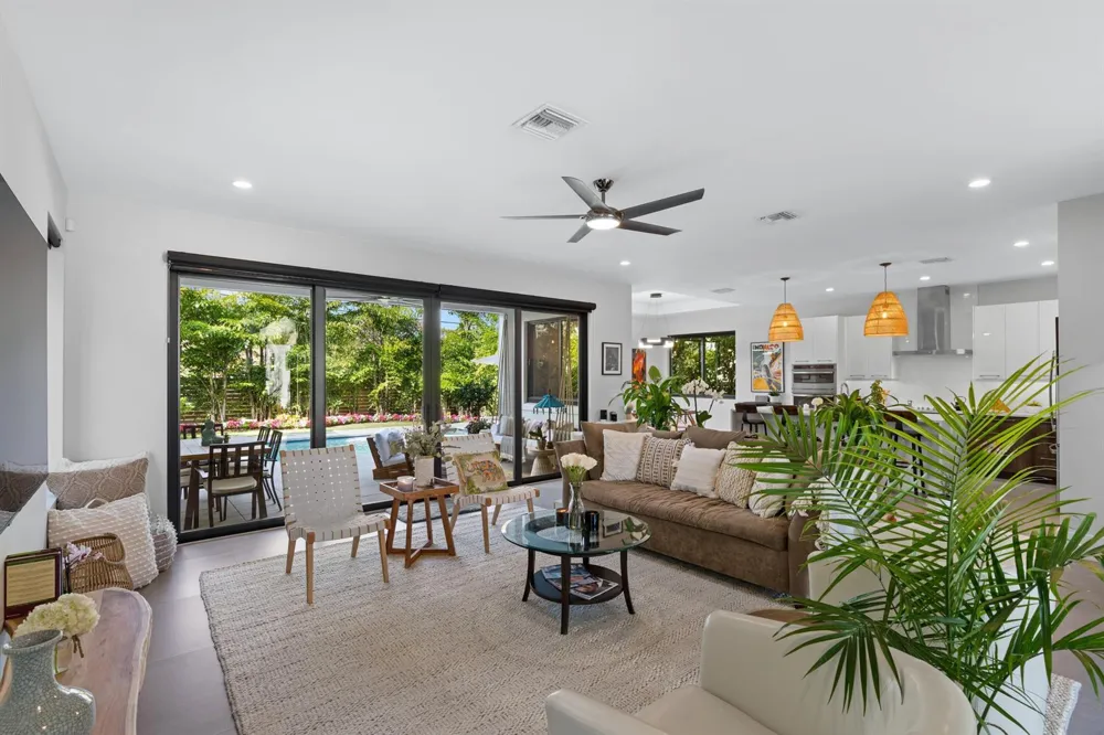 238 SE 4TH AVENUE Delray Beach, FL 33483