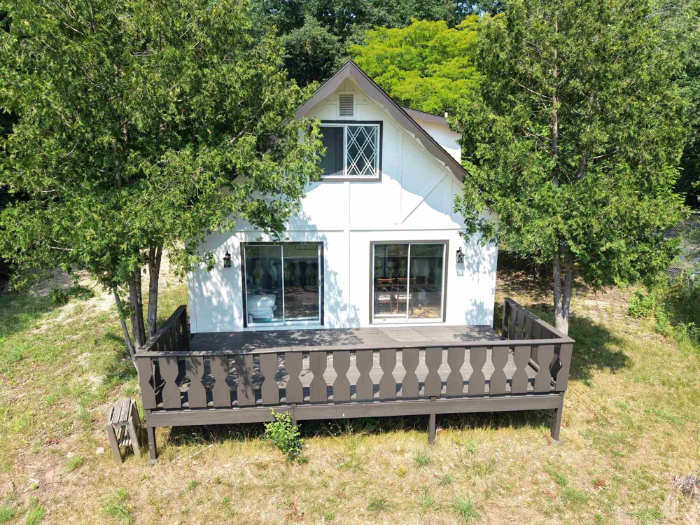 6151 East Jordan Road Banks Township, MI 49729