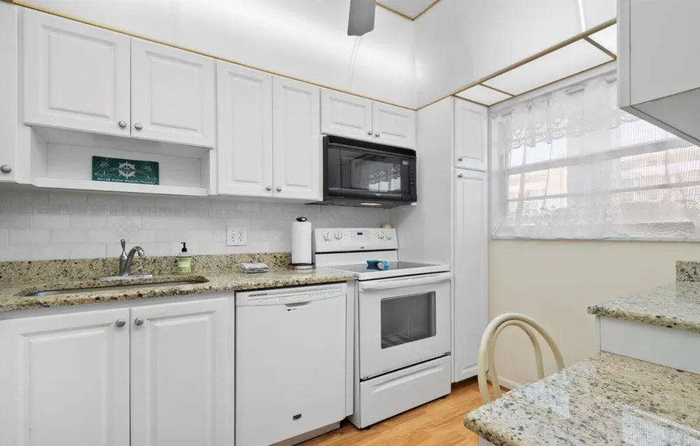 20 YACHT CLUB DRIVE #104 North Palm Beach, FL 33408