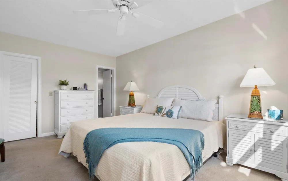 20 YACHT CLUB DRIVE #104 North Palm Beach, FL 33408