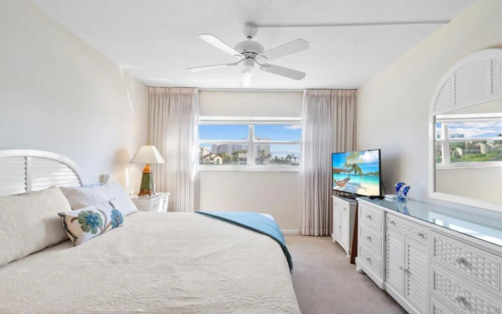 20 YACHT CLUB DRIVE #104 North Palm Beach, FL 33408
