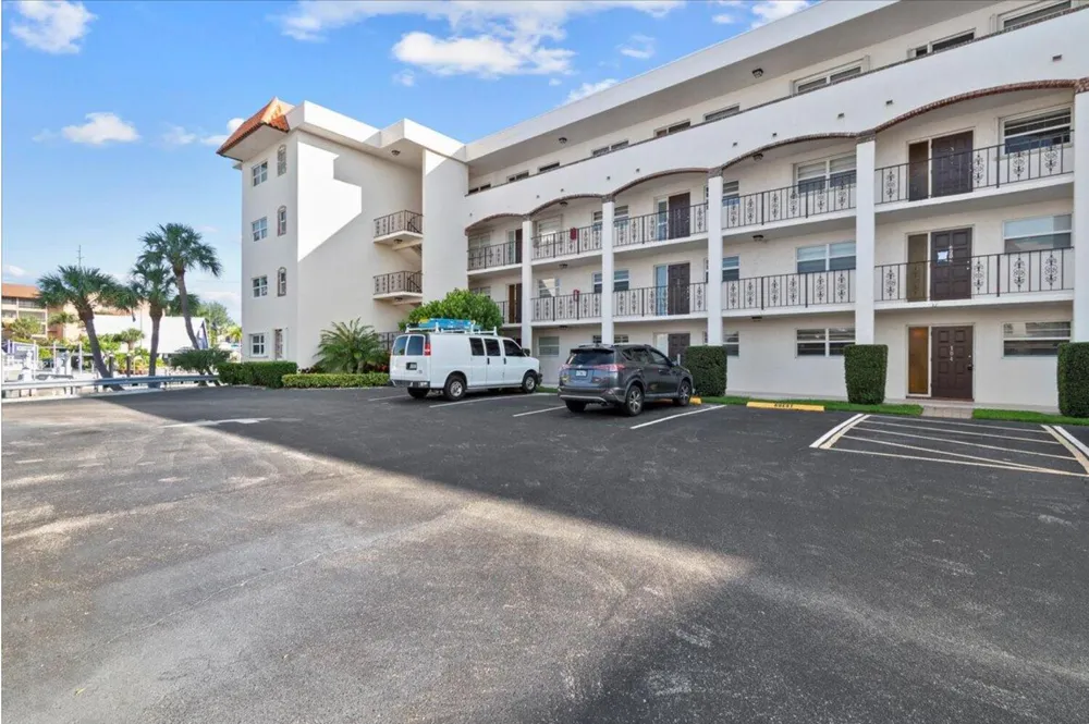 20 YACHT CLUB DRIVE #104 North Palm Beach, FL 33408
