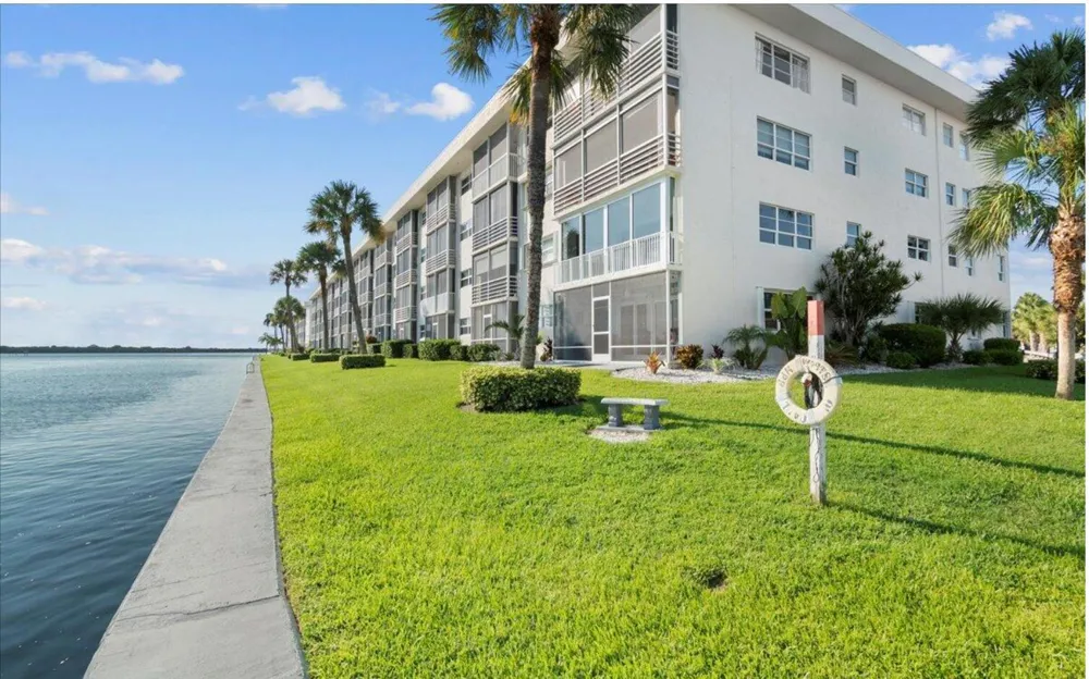 20 YACHT CLUB DRIVE #104 North Palm Beach, FL 33408