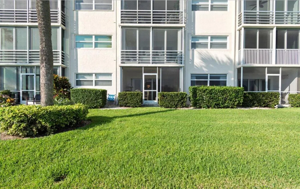 20 YACHT CLUB DRIVE #104 North Palm Beach, FL 33408