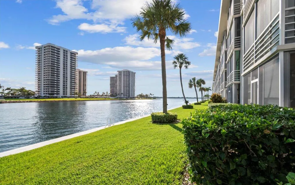 20 YACHT CLUB DRIVE #104 North Palm Beach, FL 33408