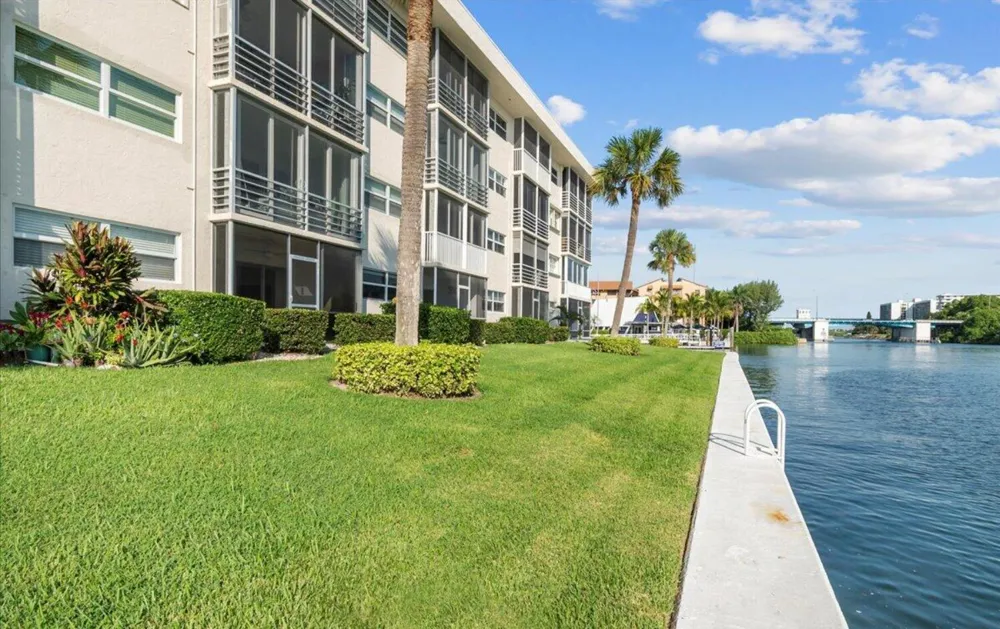 20 YACHT CLUB DRIVE #104 North Palm Beach, FL 33408