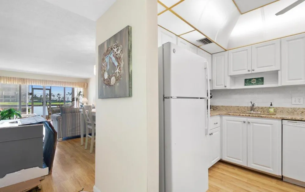 20 YACHT CLUB DRIVE #104 North Palm Beach, FL 33408