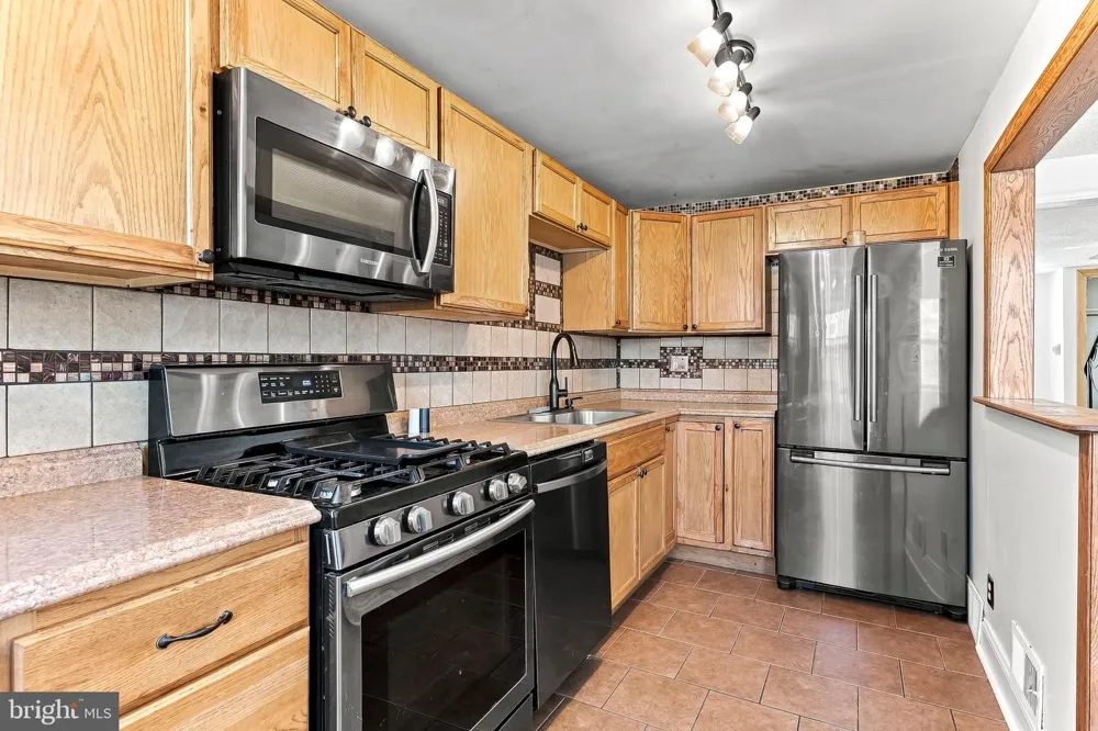 231 W WYNCLIFFE AVENUE Clifton Heights, PA 19018