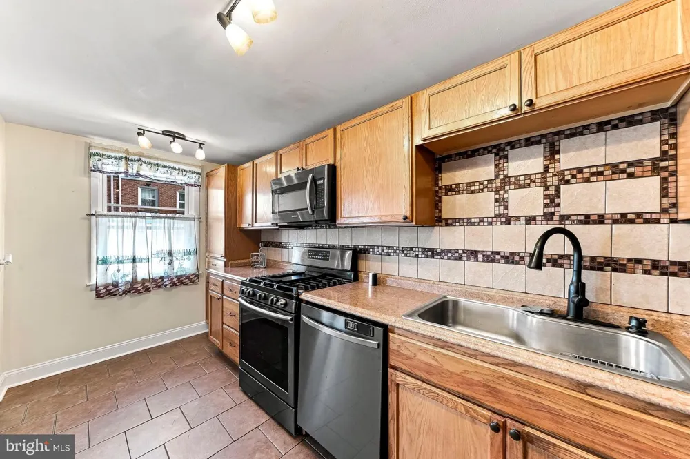 231 W WYNCLIFFE AVENUE Clifton Heights, PA 19018