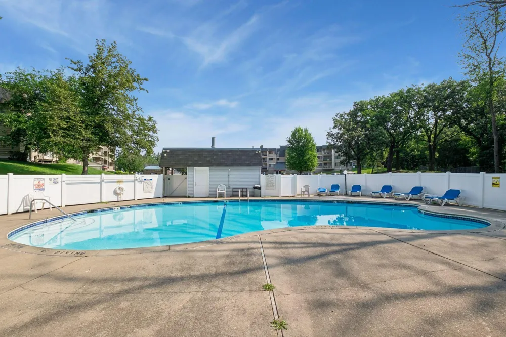 4009 Heritage Hills Drive #207 Bloomington, MN 55437