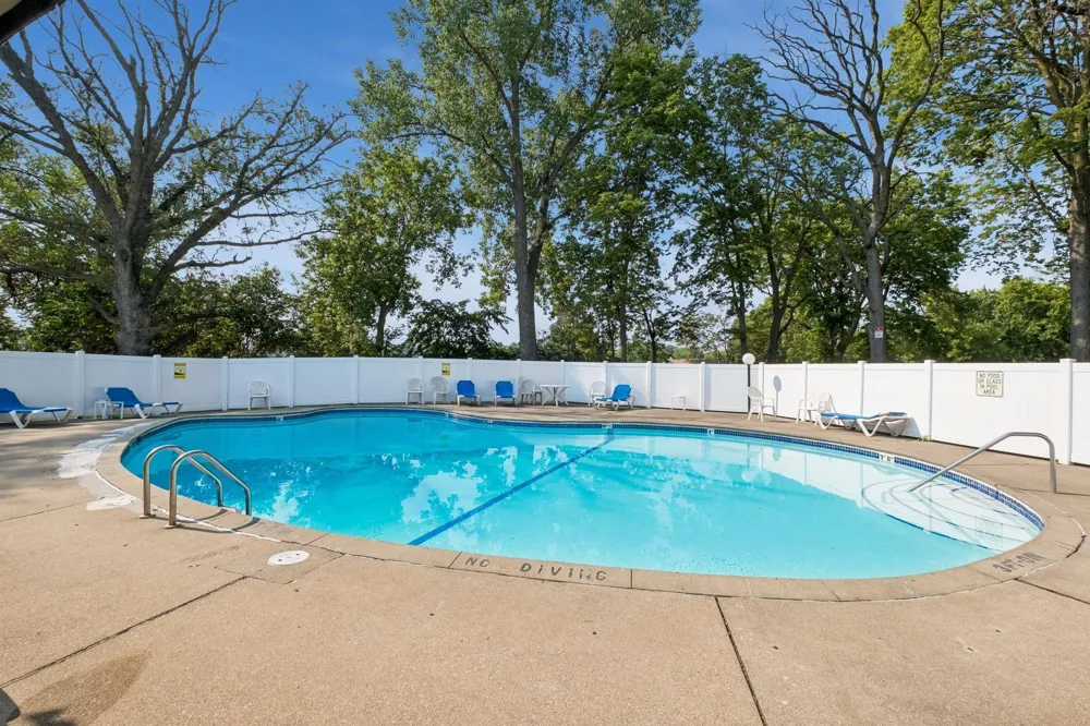 4009 Heritage Hills Drive #207 Bloomington, MN 55437