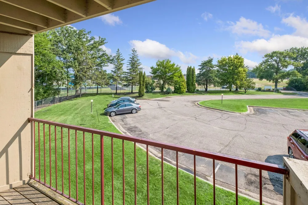 4009 Heritage Hills Drive #207 Bloomington, MN 55437