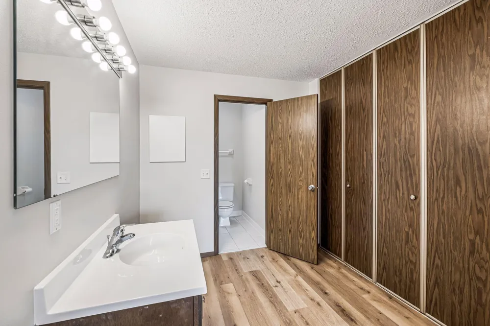 4009 Heritage Hills Drive #207 Bloomington, MN 55437