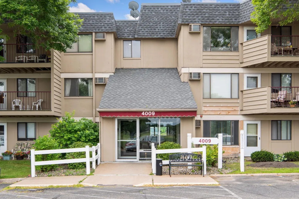 4009 Heritage Hills Drive #207 Bloomington, MN 55437