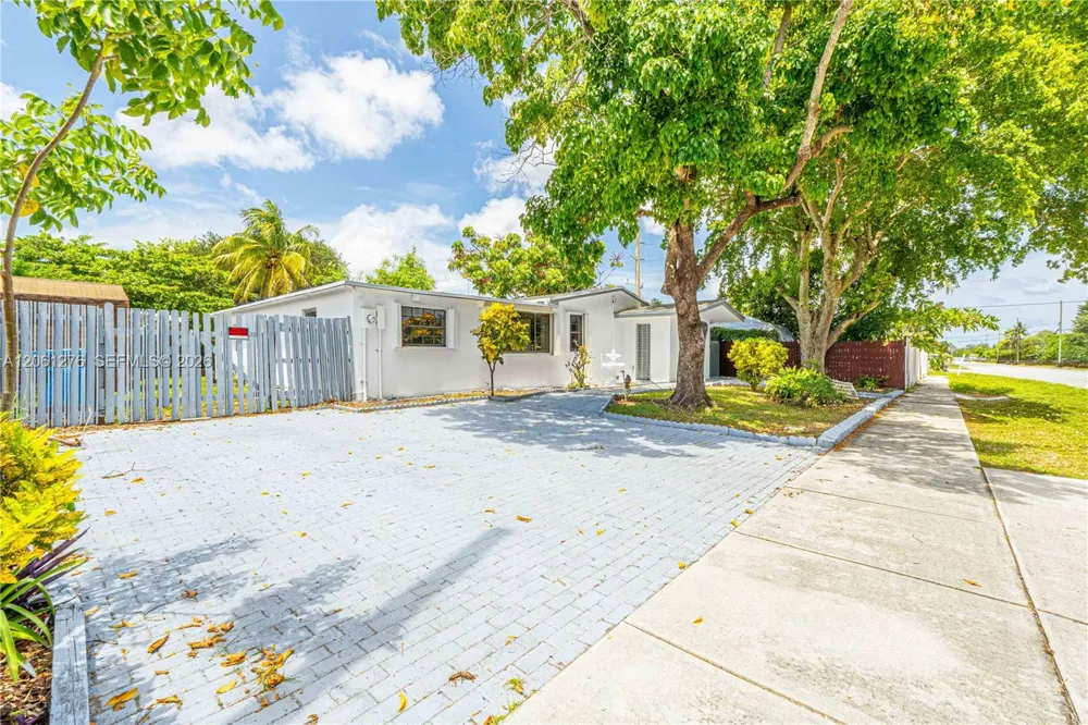 4011 SW 32nd St West Park, FL 33023