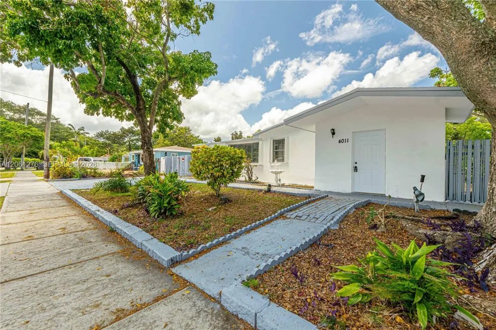 4011 SW 32nd St West Park, FL 33023