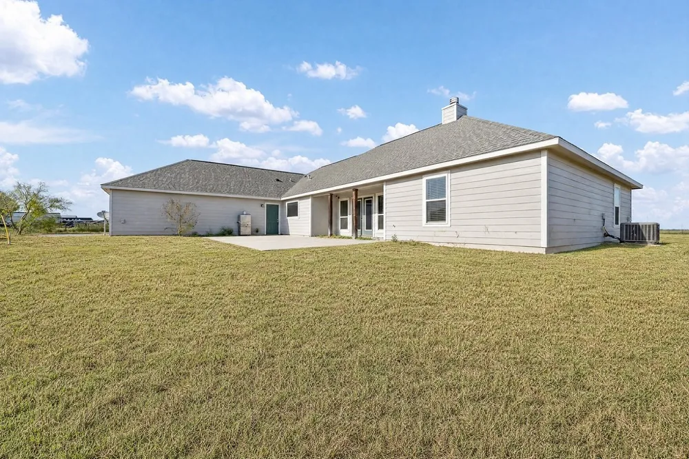 4331 Callicoatte Rd Robstown, TX 78380