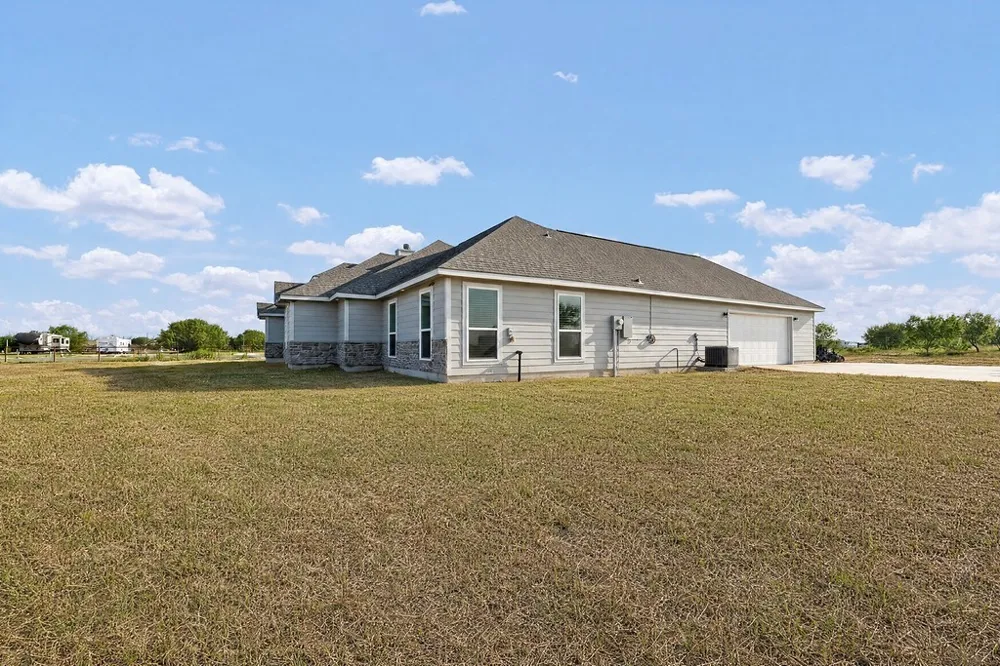4331 Callicoatte Rd Robstown, TX 78380