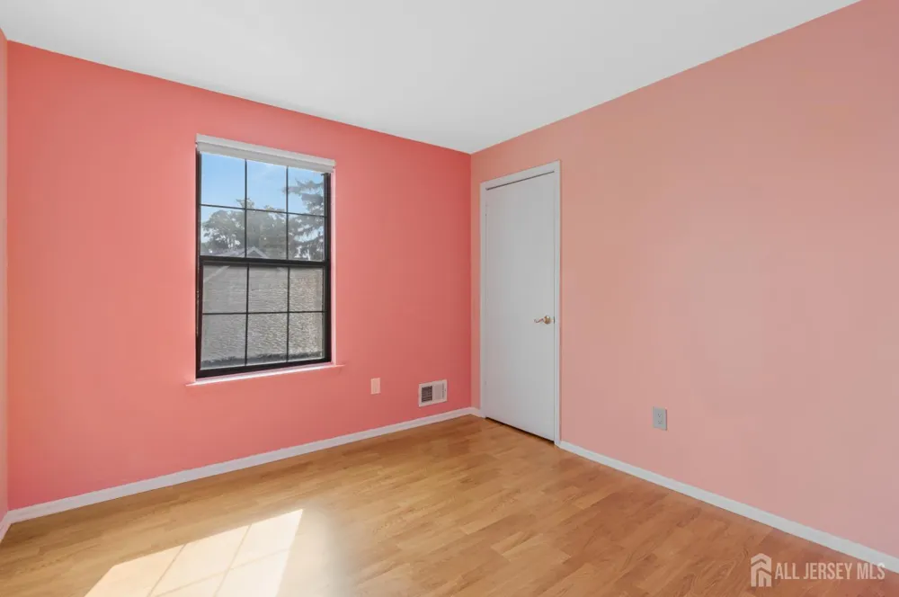 38 Foxhall Common Middlesex, NJ 08846