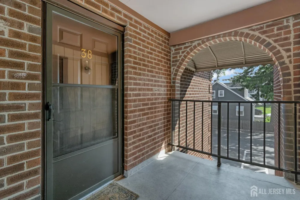 38 Foxhall Common Middlesex, NJ 08846