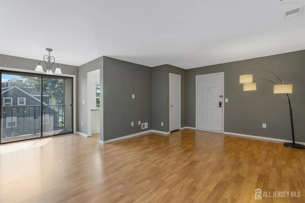 38 Foxhall Common Middlesex, NJ 08846