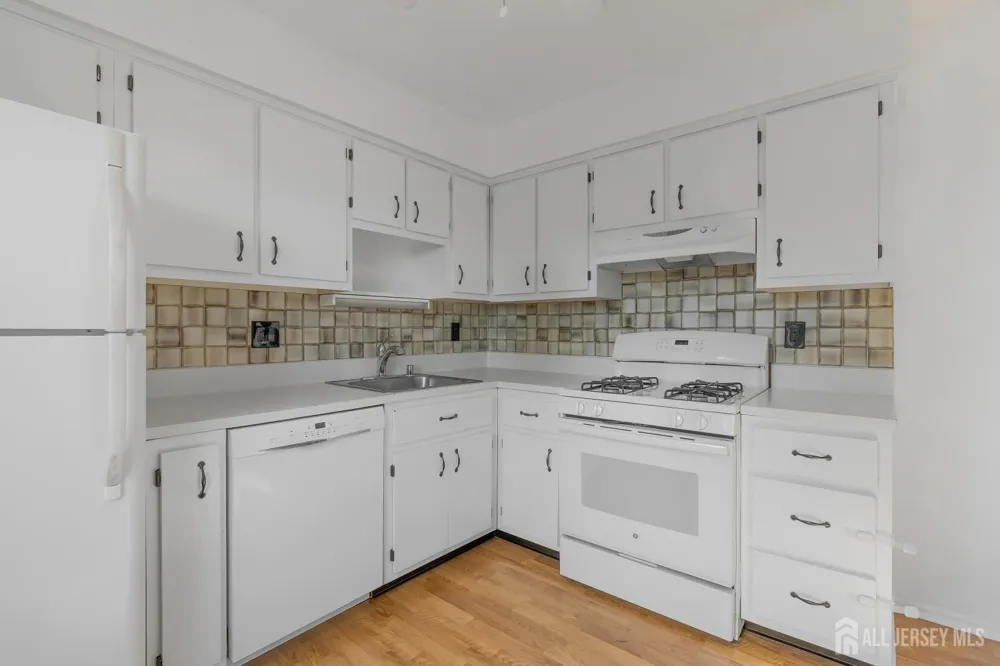 38 Foxhall Common Middlesex, NJ 08846