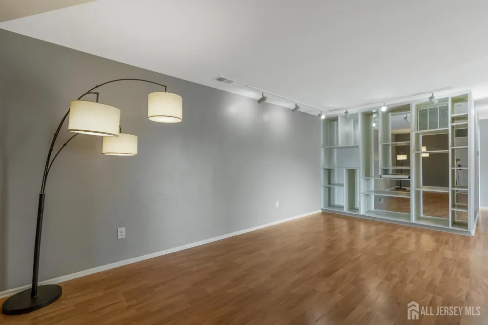 38 Foxhall Common Middlesex, NJ 08846