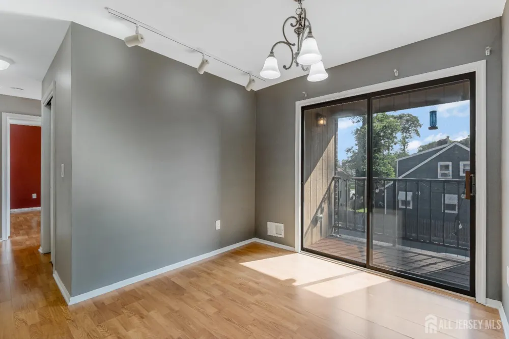 38 Foxhall Common Middlesex, NJ 08846