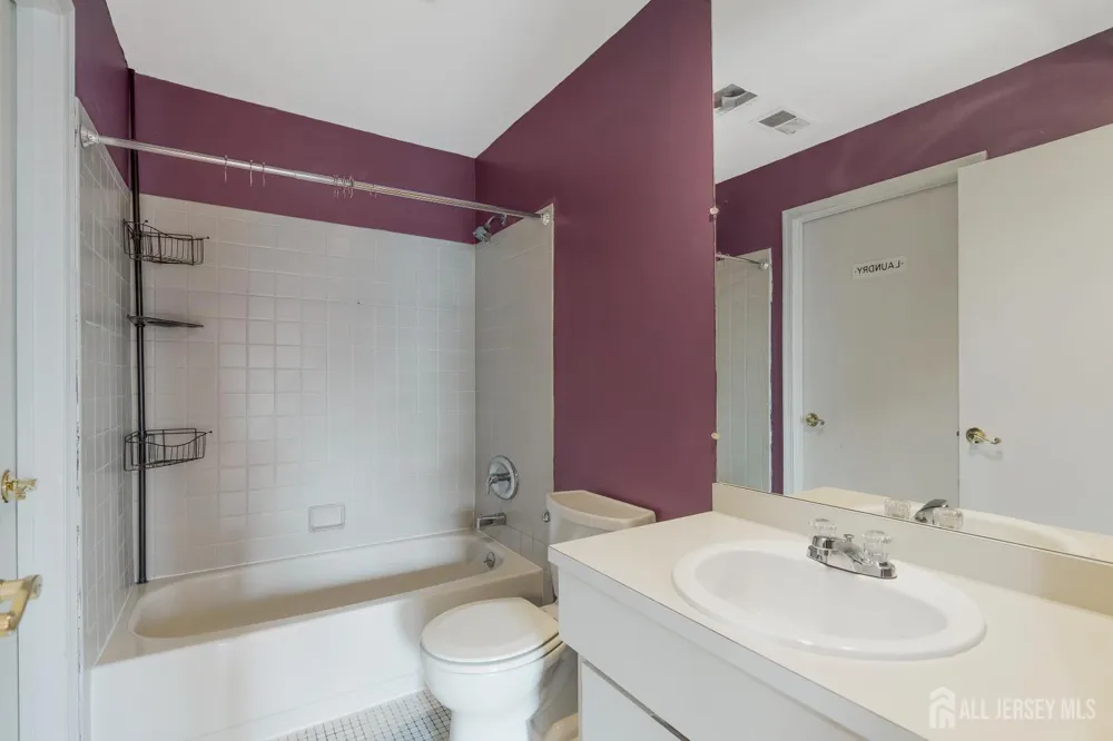 38 Foxhall Common Middlesex, NJ 08846