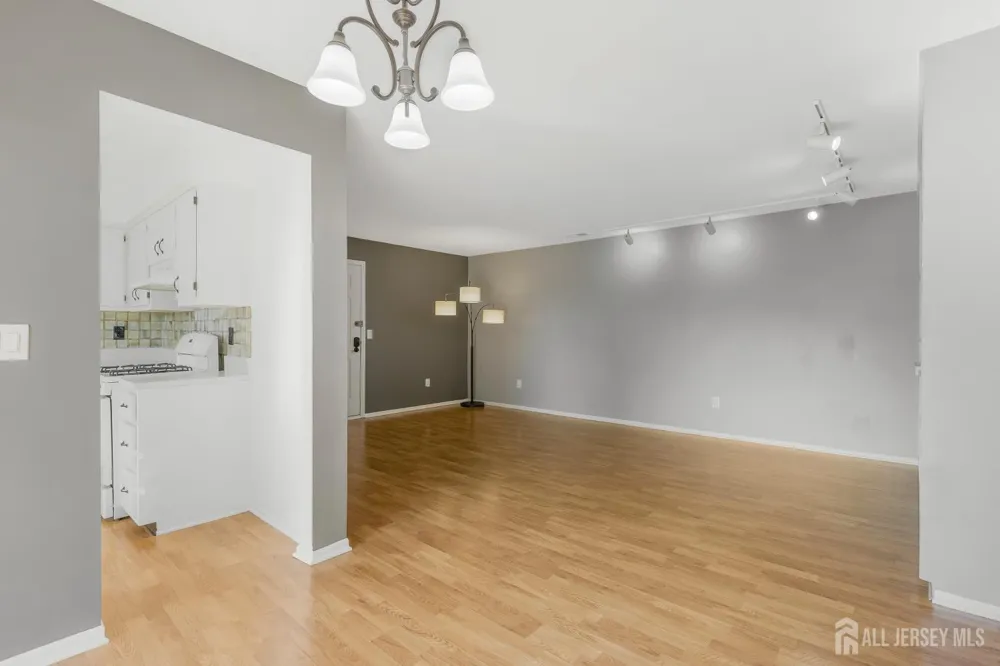 38 Foxhall Common Middlesex, NJ 08846