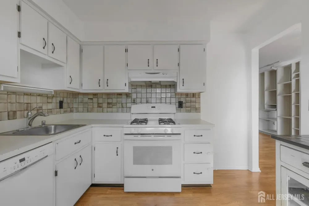 38 Foxhall Common Middlesex, NJ 08846
