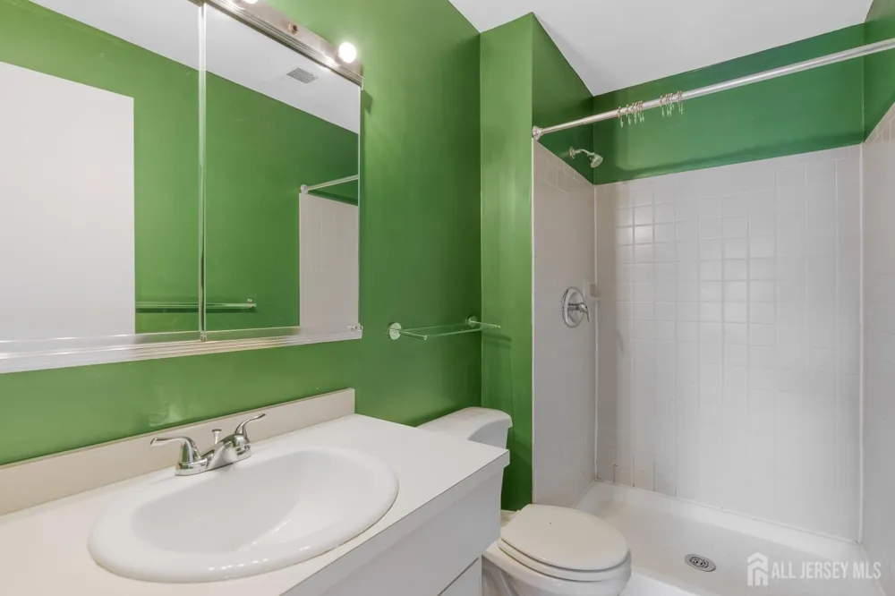 38 Foxhall Common Middlesex, NJ 08846