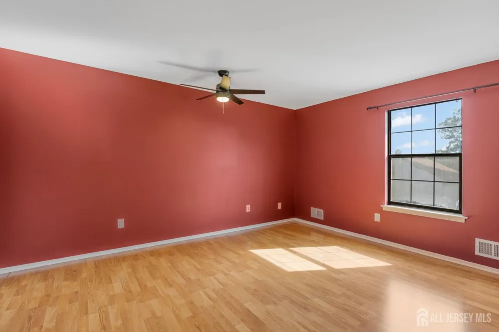 38 Foxhall Common Middlesex, NJ 08846