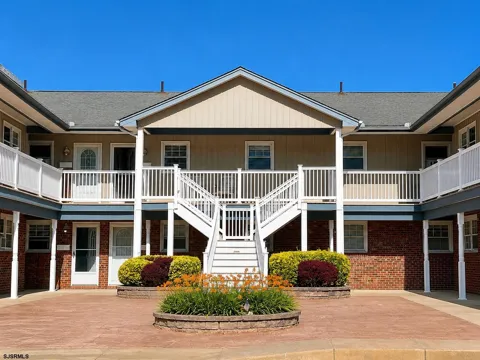 1013 W Brigantine Ave