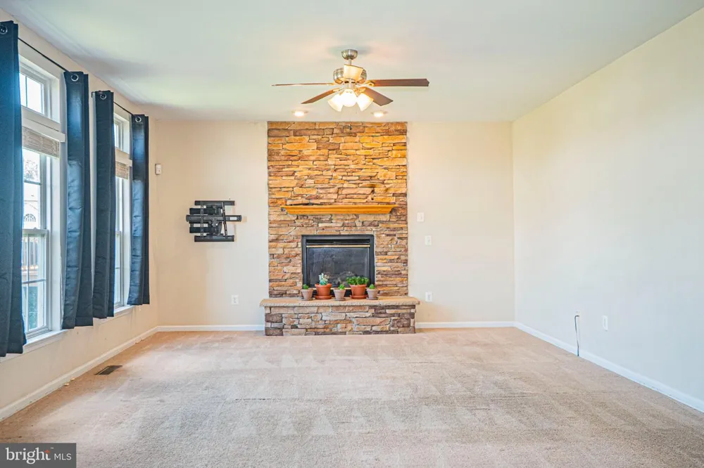 10 FIONA WAY Brunswick, MD 21758