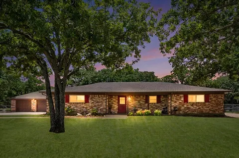 902 Greenbriar Drive