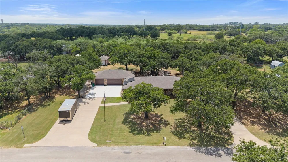 902 Greenbriar Drive Joshua, TX 76058