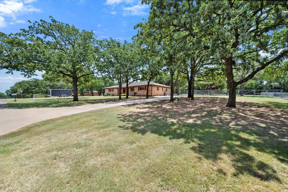 902 Greenbriar Drive Joshua, TX 76058