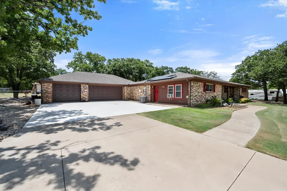 902 Greenbriar Drive Joshua, TX 76058
