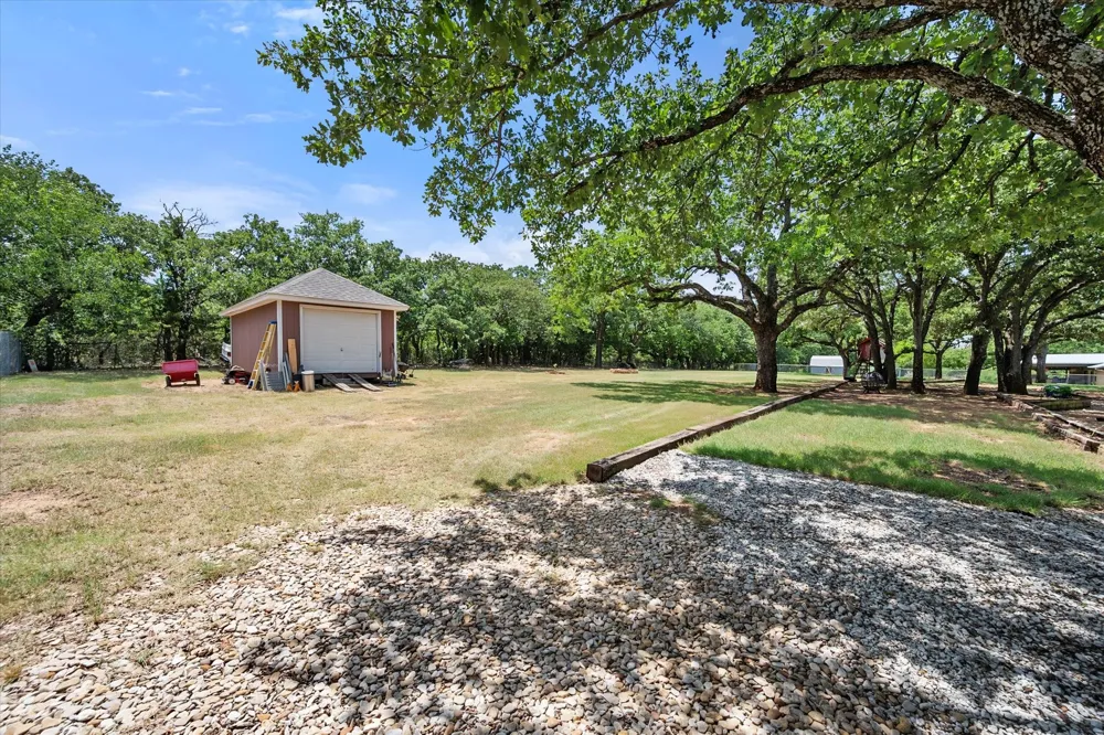902 Greenbriar Drive Joshua, TX 76058