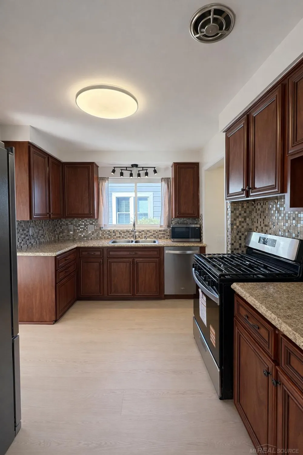 2034 Mortenson Boulevard Berkley City, MI 48072