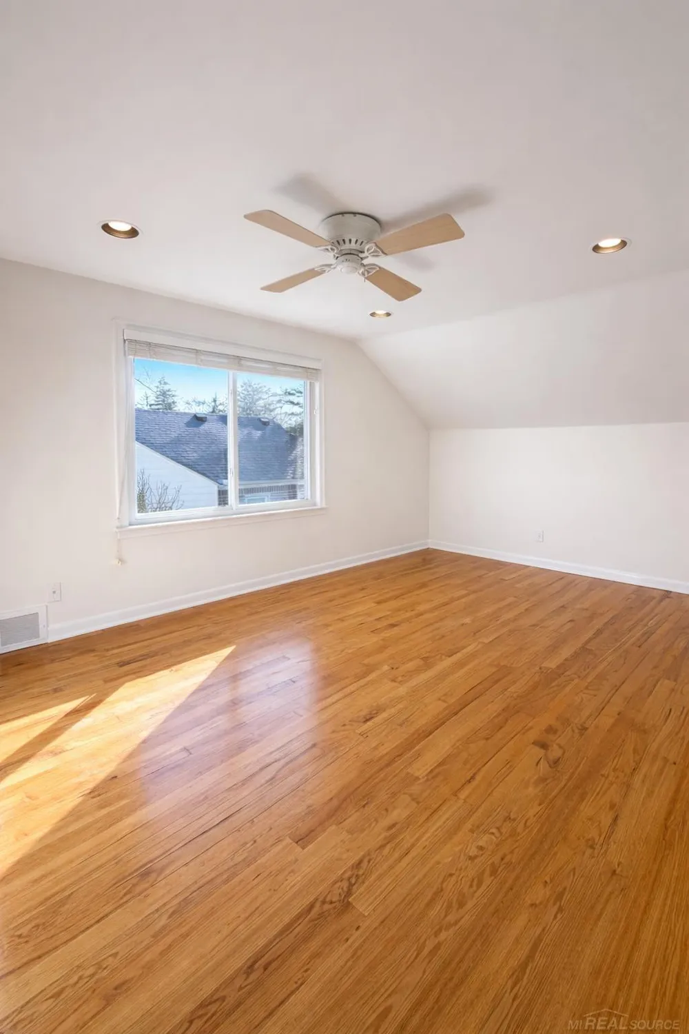 2034 Mortenson Boulevard Berkley City, MI 48072