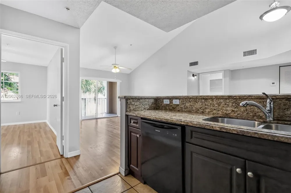 7808 Sonoma Springs Cir #304 Lake Worth, FL 33463