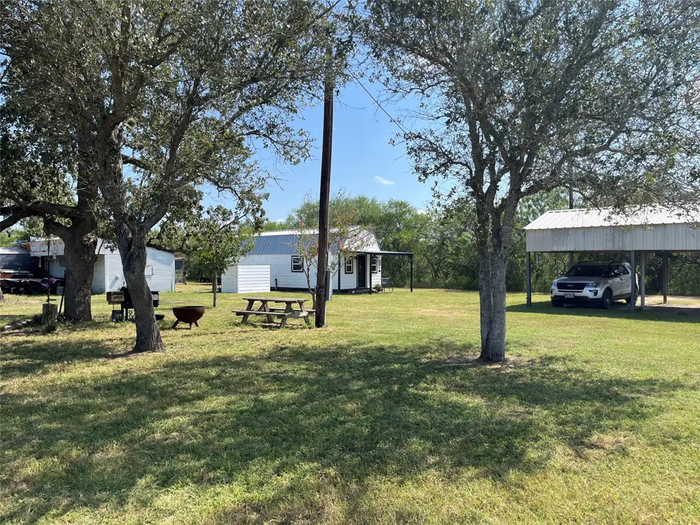 796 Shelly Road Refugio, TX 78377