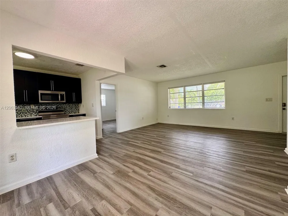 341 66th Ave Hollywood, FL 33024