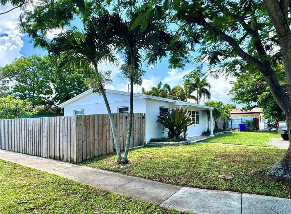 341 66th Ave Hollywood, FL 33024