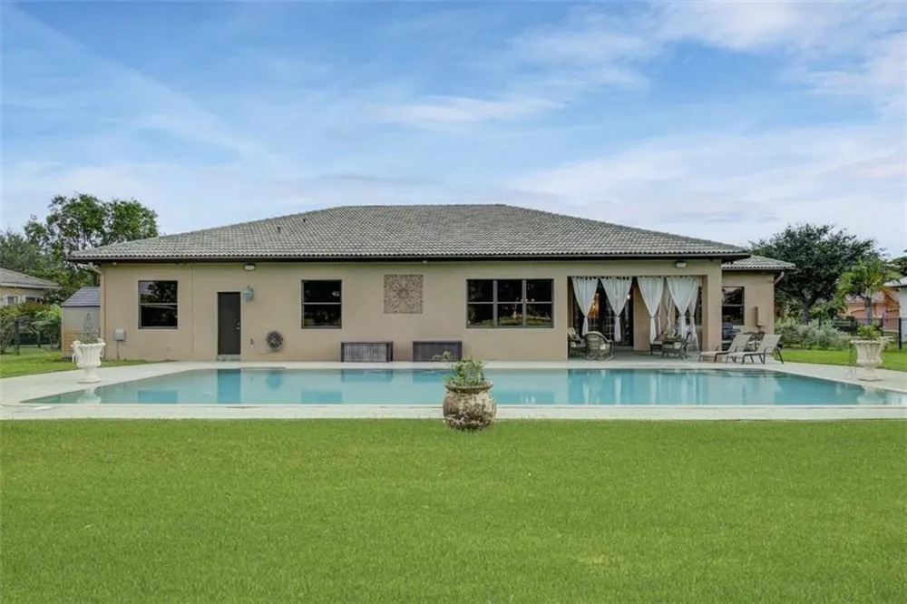 4053 SW 141st Avenue Davie, FL 33330