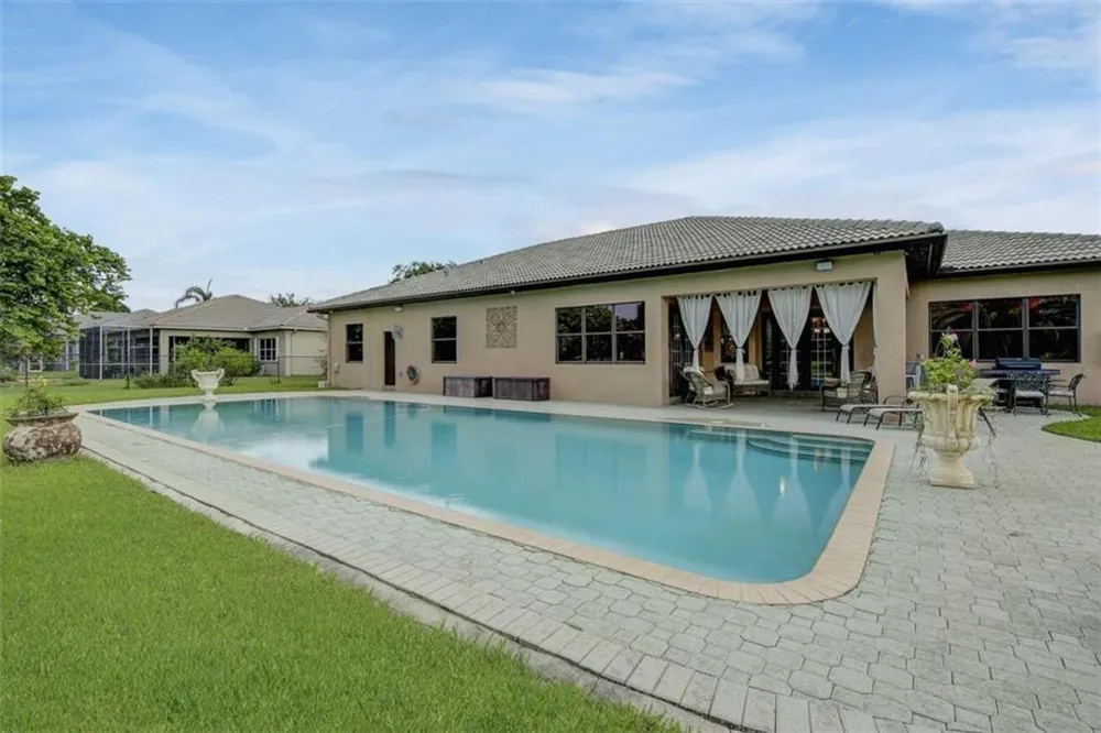 4053 SW 141st Avenue Davie, FL 33330