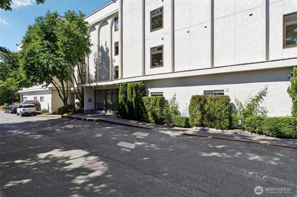 10129 Main St Bellevue, WA 98004