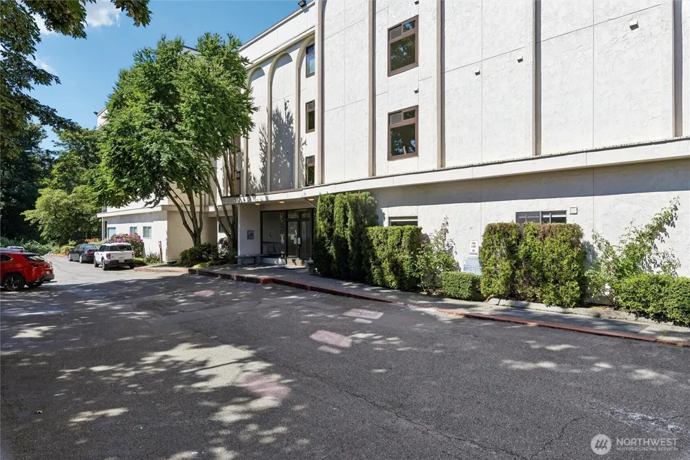 10129 Main St Bellevue, WA 98004